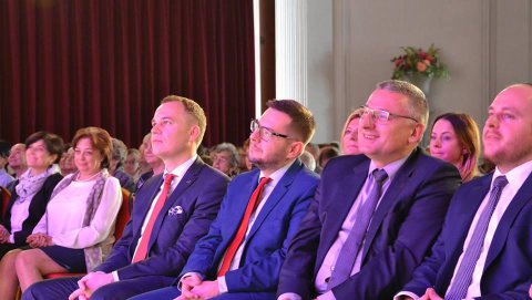 2252856714207029713734094248847804517628078n-171025-0_pl